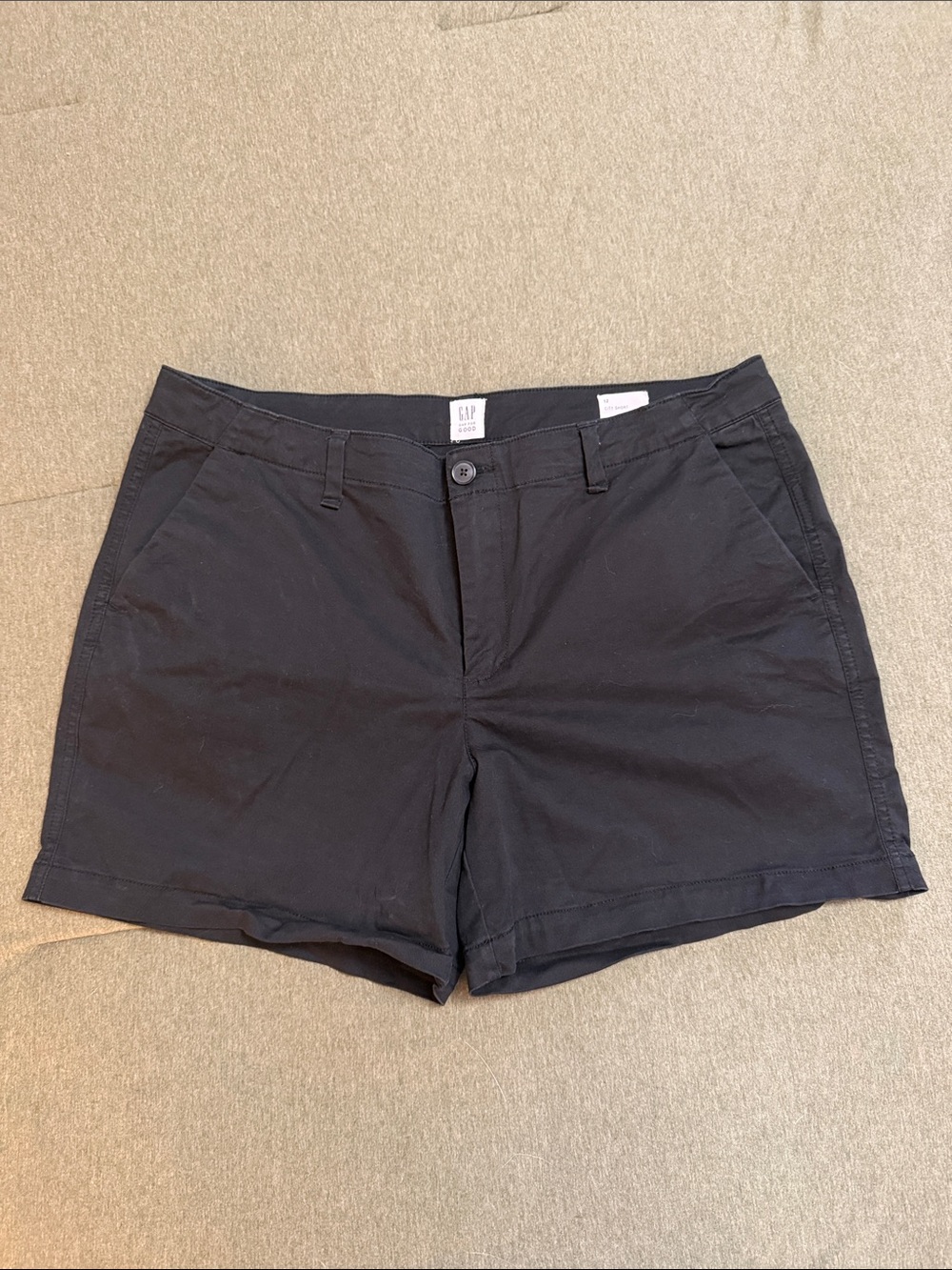 GAP City Short 5” size 12